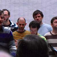 09_arpi_magyaraz_a_ferfikar_fel.jpg